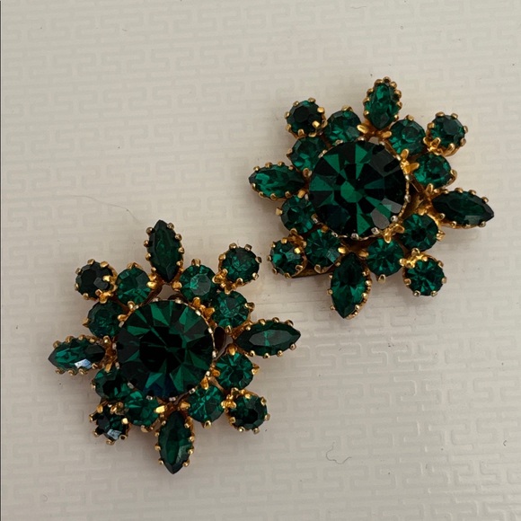 Jewelry - Elegant Vintage Emerald Green Rhinestone Floral Clip Earrings